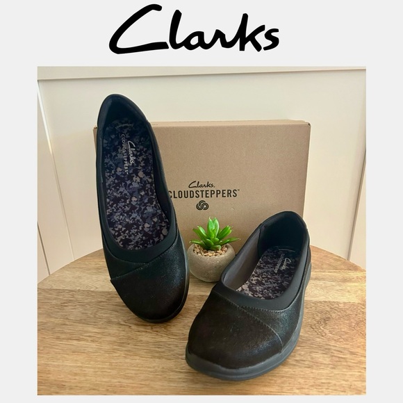 Clark’s Cloudsteppers Black Flats - Picture 1 of 5